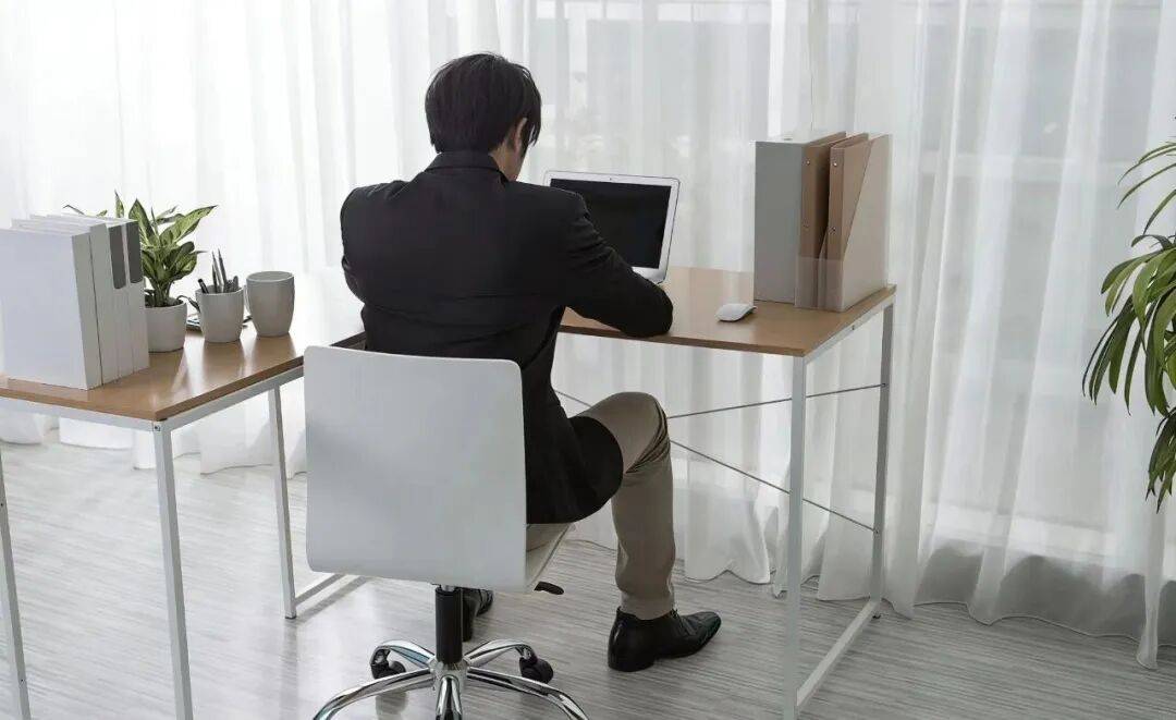 某重要岗位离职人员李某<strong></p>
<p>长春证券公司有哪些</strong>,主动投靠境外间谍机关