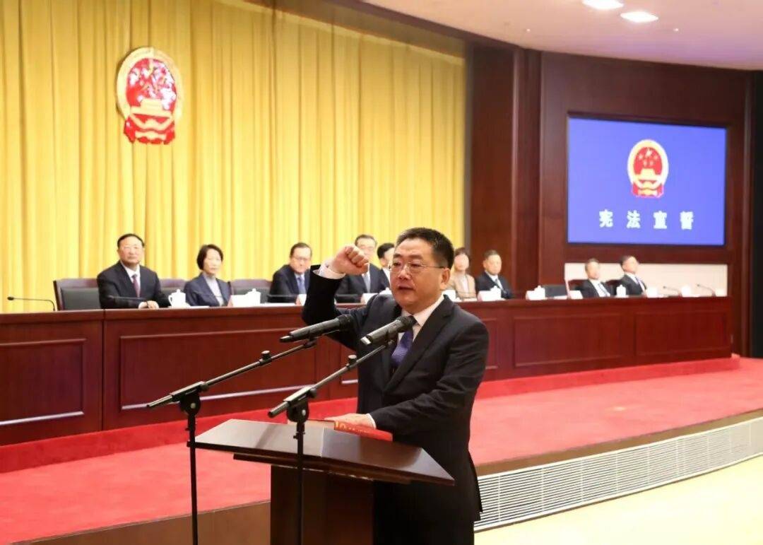 江苏省纪委副书记王维<strong></p>
<p>平安证券交易行情</strong>，任苏州市副市长、代理市长