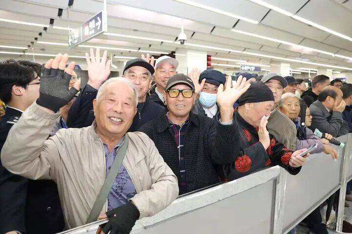 南京首条跨省地铁开通！乘客说：“我坐地铁不去哪里，就是高兴！”